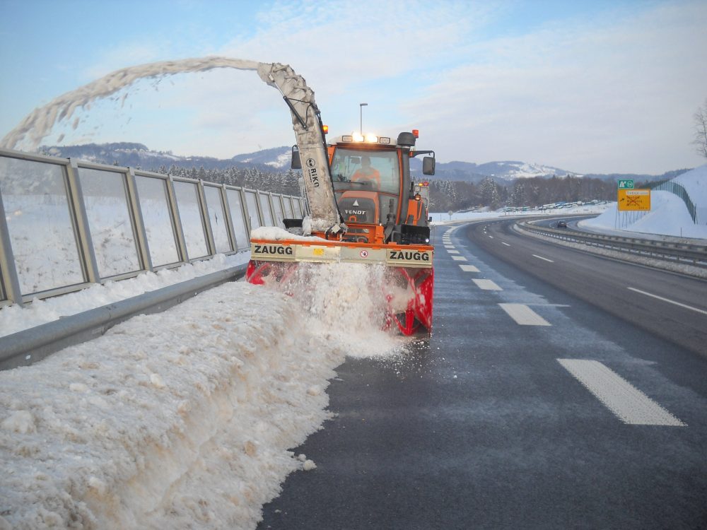 Snow blower_road maintenance