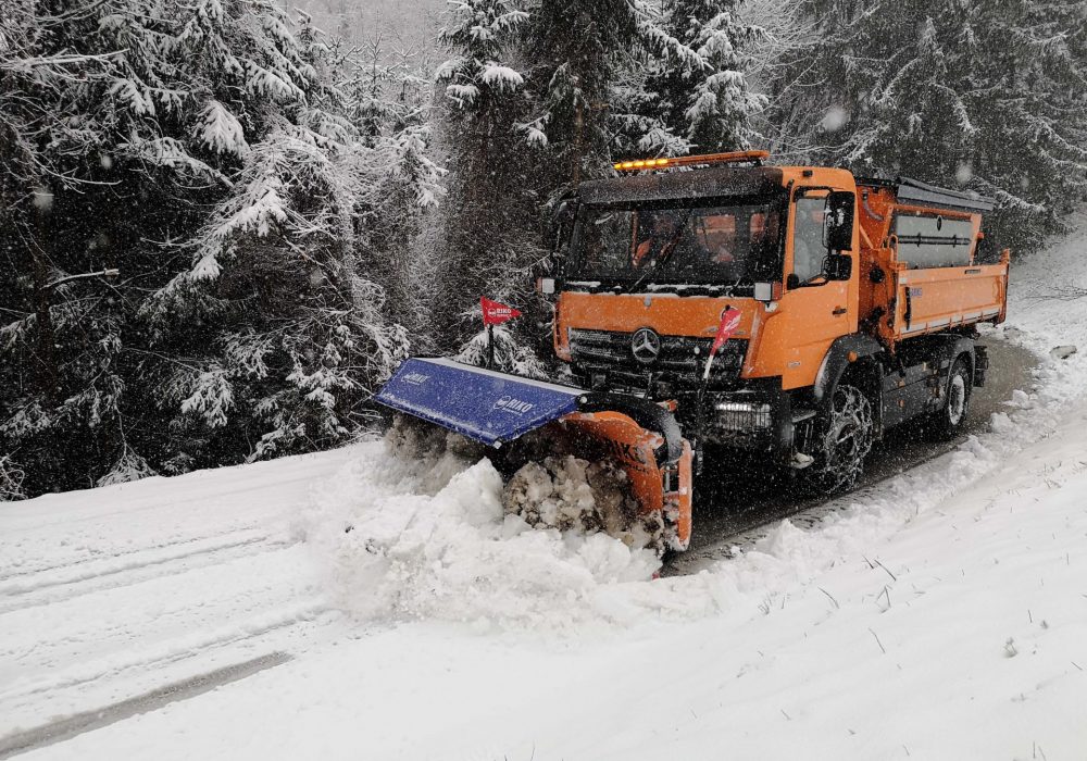 Snow plow_road maintenance